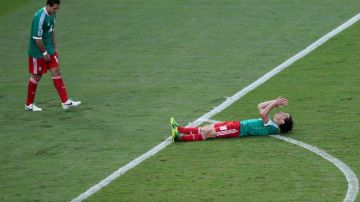 Mexico's Javier Hernandez, left, and Mexico's Andres Guardado react during the soccer Confederations Cup group A match between Mexico and Italy at Maracana stadium in Rio de Janeiro, Brazil, Sunday, June 16, 2013. (AP Photo/Silvia Izquierdo)