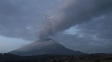 La explosión generó una columna eruptiva de ceniza de más de cuatro kilómetros de altura.
