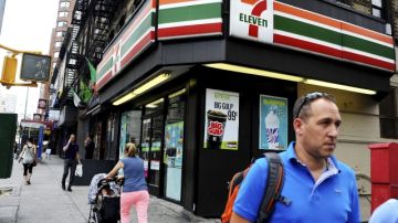 La nueva regulación en la Ciudad de Nueva York requeriría que cadenas de tiendas como 7-Eleven publiquen la cantidad exacta de calorías en sus menús.