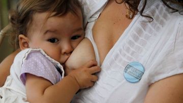 Las nuevas leyes buscarán estimular la lactancia materna en Venezuela.