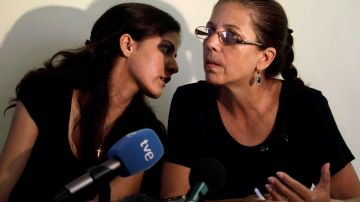 Ofelia Acevedo (der.), y Rosa Marí, esposa e hija del fallecido disidente cubano Oswaldo Payá.