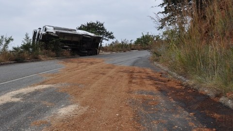 El conductor del vehículo, que partió de Lima a la provincia de Satipo, perdió el control y el autobús cayó a un barranco.