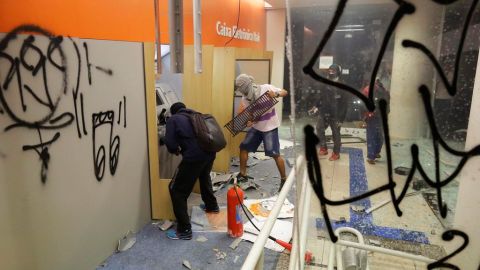 Los saqueos se registraron en el centro de Sao Paulo, done fueron destruidas tiendas y sedes bancarias.