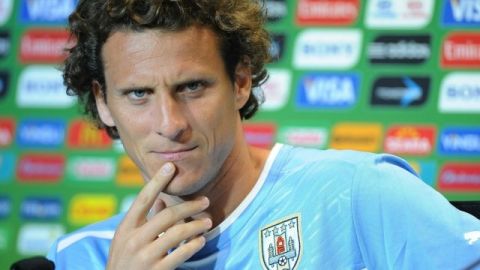Diego Forlán estará en la alineación titular ante la selección de Nigeria