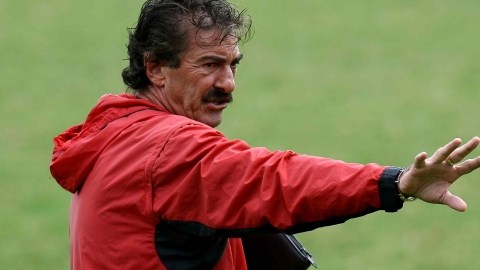 Ricardo Lavolpe afirma  que a la selección mexicana le falta generosidad al ir al ataque y cuestiona el talento de los jugadores.