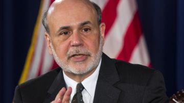 El presidente de la Reserva Federal, Ben Bernanke, habla en una rueda de prensa.