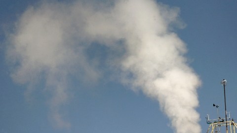 SQAMD  ordenó a Exide llevar a cabo modificaciones en su horno para disminuir el nivel de toxicidad.