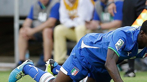 Viajará a Italia, con su club, para tratarse una lesión muscular.