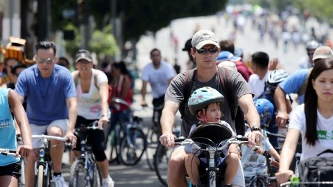 Miles participaron en CicLAvia. La meta del evento es promover la salud de los angelinos y alternativa al uso del automóvil.