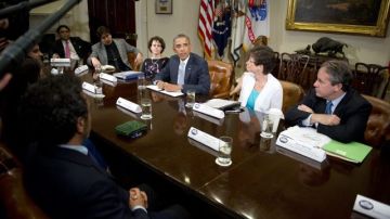 Obama habló tras reunirse en la Casa Blanca con ocho empresarios para subrayar los beneficios económicos de una reforma migratoria.