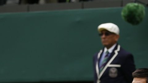 Nole resbaló en el césped pero evitó hacerlo en el marcador.