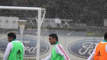 A pesar de las fuertes lluvias en la ciudad de México, la selección mexicana se prepara con todo para encarar la Copa Oro