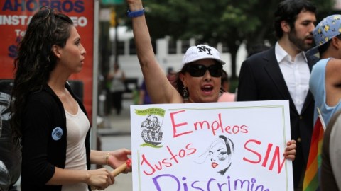 Parte de los manifestantes en la avenida Roosevelt, en Queens.