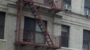 Los inquilinos que sufrieron la intimidación viven en apartamentos que fueron recientemente adquiridos por la entidad.