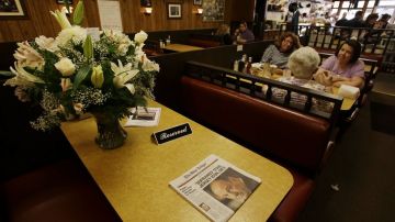 En la heladería Holsten's, en Bloomfield, Nueva Jersey, se le rindió tributo a Gandolfini desde que se reportó su fallecimiento, el pasado miércoles.
