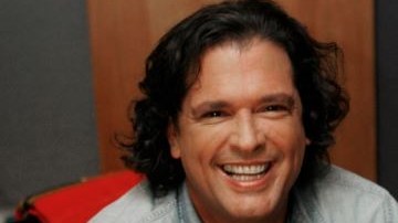 Su más reciente álbum, "Corazón Profundo", salió al mercado en abril y ya ha registrado dos No. 1 en las listas de popularidad de la revista Billboard.
