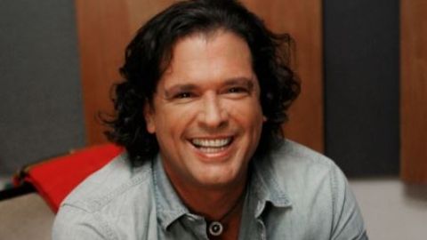Su más reciente álbum, "Corazón Profundo", salió al mercado en abril y ya ha registrado dos No. 1 en las listas de popularidad de la revista Billboard.