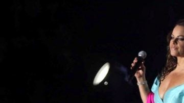 La biografía autorizada "Inquebrantable" contendrá fotos y escritos de "La Diva de la Banda".