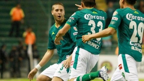 Óscar Suárez, de León, celebra su gol frente al O'higgins de Chile