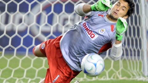 Luis Ernesto Michel, el portero del equipo Chivas Rayadas de Guadalajara, estará resguardando los tres palos en la gira por los Estados Unidos.