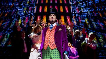 El actor Douglas Hodge, como Willy Wonka, durante la premier del musical el martes en  el  London's Theatre Royal Drury Lane, en Londres.