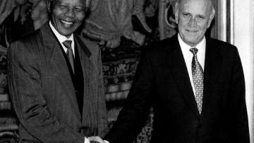 Imagen de 1993 cuando ambos compartieron el Nobel de la Paz por su lucha conjunta contra el 'apartheid'.