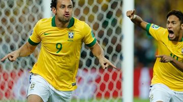 Neymar y Fred los héroes de Brasil.