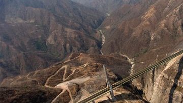 La nueva ruta mejorará el "espinazo del diablo" paso de autopista conocido por los numerosos accidentes.