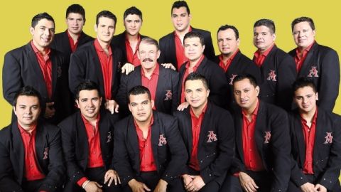 La Arrolladora Banda Limón de René Camacho promociona  'El ruido de tus zapatos'.