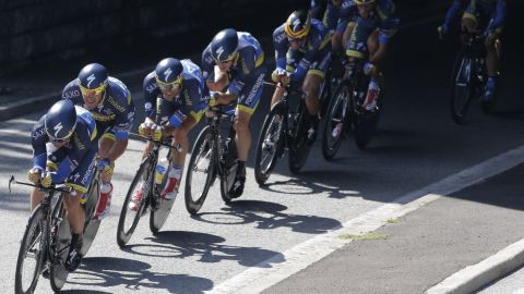 El equipo de Contador trabajó para el español (quinto en la fila).