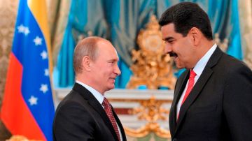 El presidente de Venezuela, Nicolás Maduro (der.), se reunió este martes en Moscú con el líder ruso Vladímir Putin.