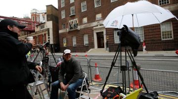 Periodistas ya se han apostado en las afueras del Hosiptal St. Mary en Londres a la espera del parto.