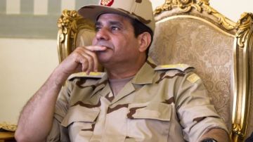 Al Sisi es la cabeza visible de un Ejército que hoy anunció la salida del poder del islamista Mursi.