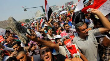 En un ultimátum los militares le exigieron a Mursi que cumpliera las demandas de millones de manifestantes que piden su destitución .