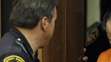 Cabizbajo, como en las audiencias anteriores, Ariel Castro llegó hoy a la corte, donde se le denegó el acceso a la hija que tuvo con su secuestrada, Amanda Berry.