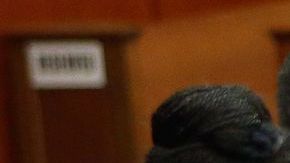 Los padres de Trayvon Martin, Sybrina Fulton y Tracy Martin, escuchan las declaraciones de uno de los testigos en el juicio contra George Zimmerman este miércoles en la corte en Florida.