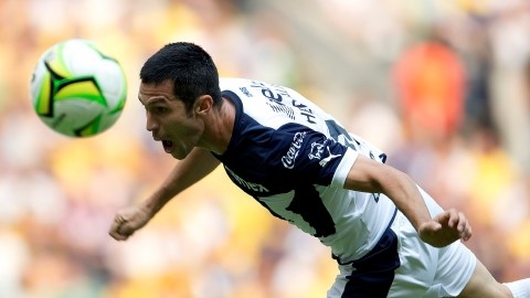 El español Luis García hizo su parte ayer para Pumas con un doblete, pero no pudo evitar el réves.