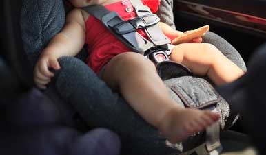 No se tienen detalles de cuánto tiempo permaneció el menor en el auto.