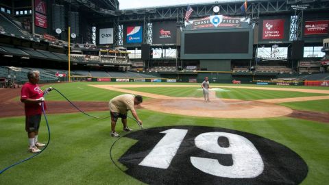 El Chase Field, casa de los D-Backs se ha sumado a los homenajes.