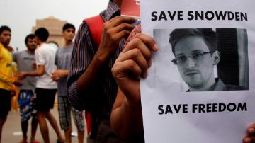 En varias partes del mundo se han realizado protestas para pedir que Edward Snowden no sea arrestado por EEUU.