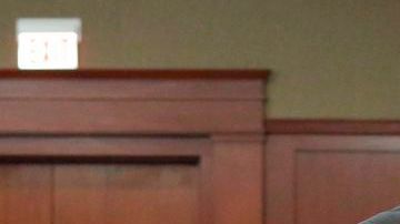 George Zimmerman (der.), junto a uno de sus abogados defensores Don West.