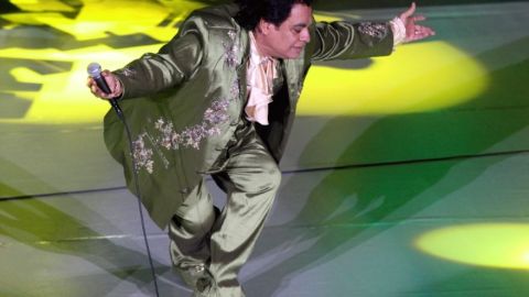 "No tengo dinero", "Noa Noa" y "Se me olvidó otra vez" fueron las piezas con las que Juan Gabriel conquistó los aplausos del público.