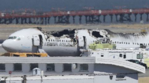 El accidente del sábado mató a dos personas y envió a más de 180 pasajeros a varios hospitales.