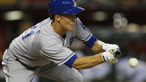 A Zack Greinke todo le salió bien, incluyendo este toque en la tercara entrada.