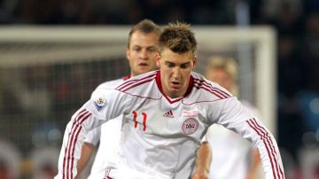 Frankfurt quiere a Nicklas Bendtner del Arsenal