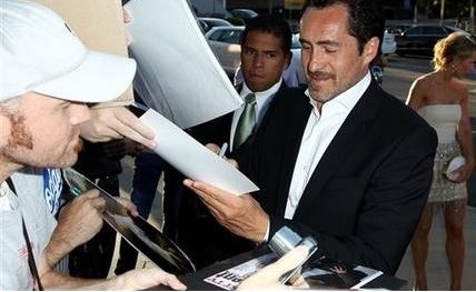 Bichir da vida al detective Marco Ruiz en el drama de FX, en la que Diane Kruger interpreta a su contraparte en Estados Unidos.
