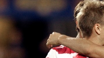 Landon Donovan celebra su gol con Stuart Holden, en el triunfo 6-1 de EEUU sobre Belice, en la Copa Oro