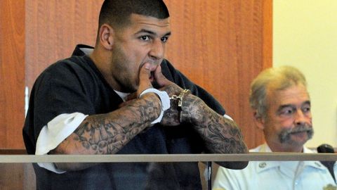 El panorama para el ex ala cerrada de los Patriots se nubla cada vez más.
