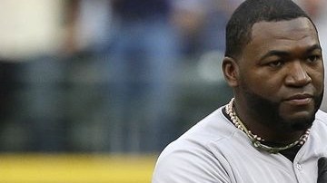 Ortiz agradece la ovación brindada por el público del Safeco Field de Seattle.