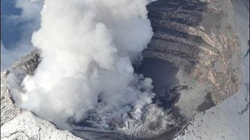 El cráter del volcán Popocatépetl.